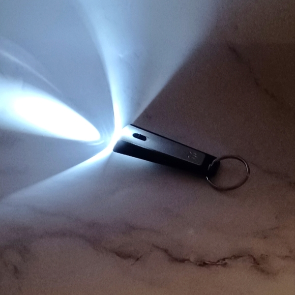 Keychain flash light - Picture 3 of 8